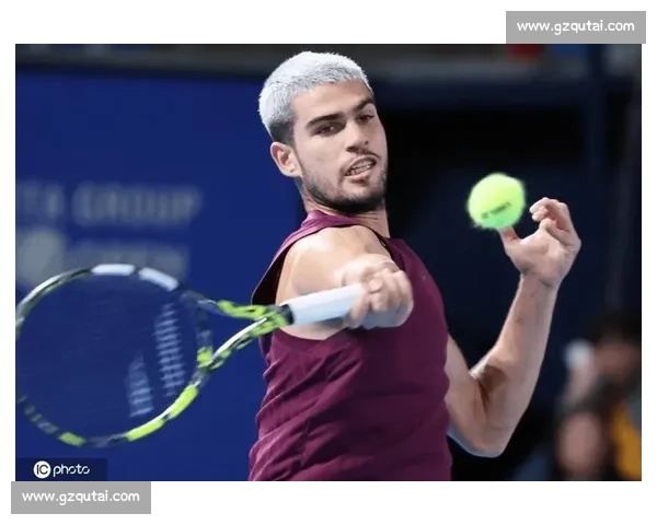 贝尔赫斯直落两盘横扫奥佩尔卡，强势晋级巡回赛决赛