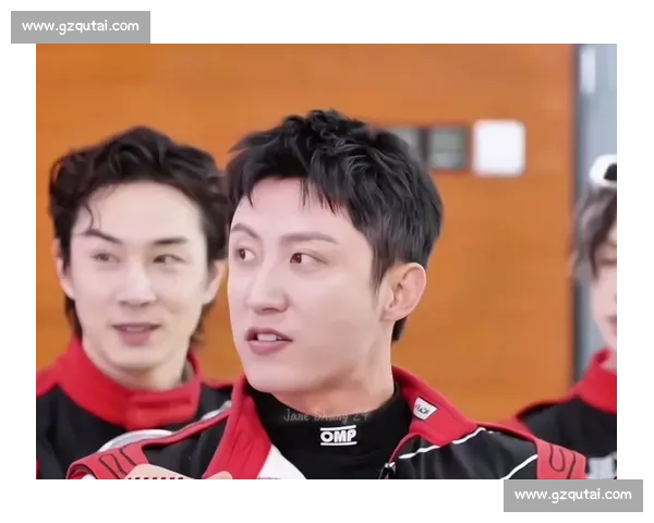 黄景瑜体验韩东君漂移直呼头晕，赛车世家实力碾压综艺现场